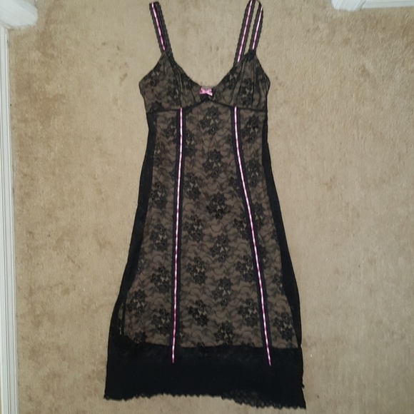 Bisou Bisou Dresses & Skirts - Gorgeous Bisou Bisou lace dress